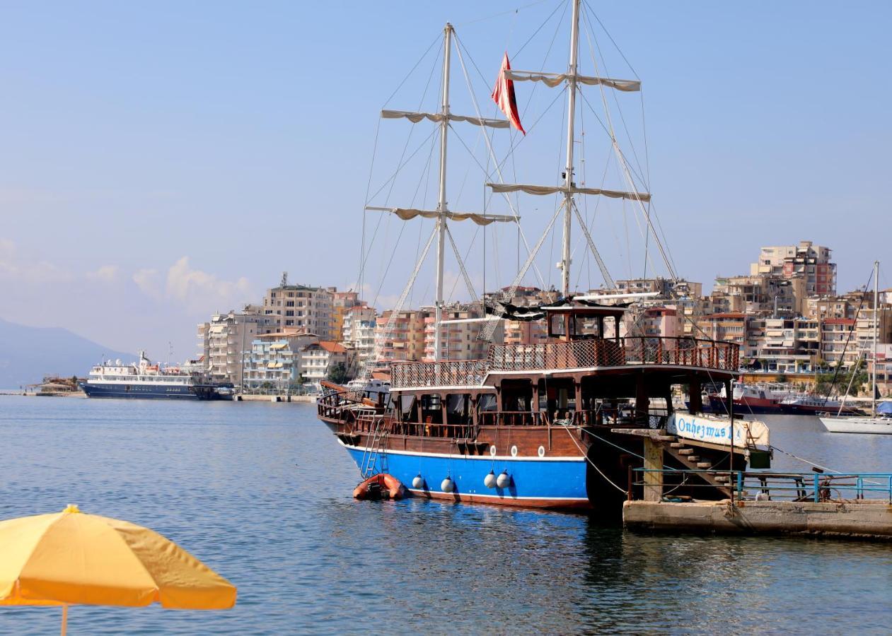 Luxury Seafront Apartments Sarande Bagian luar foto
