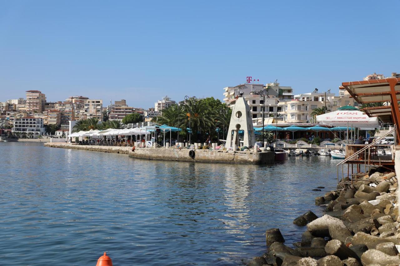 Luxury Seafront Apartments Sarande Bagian luar foto