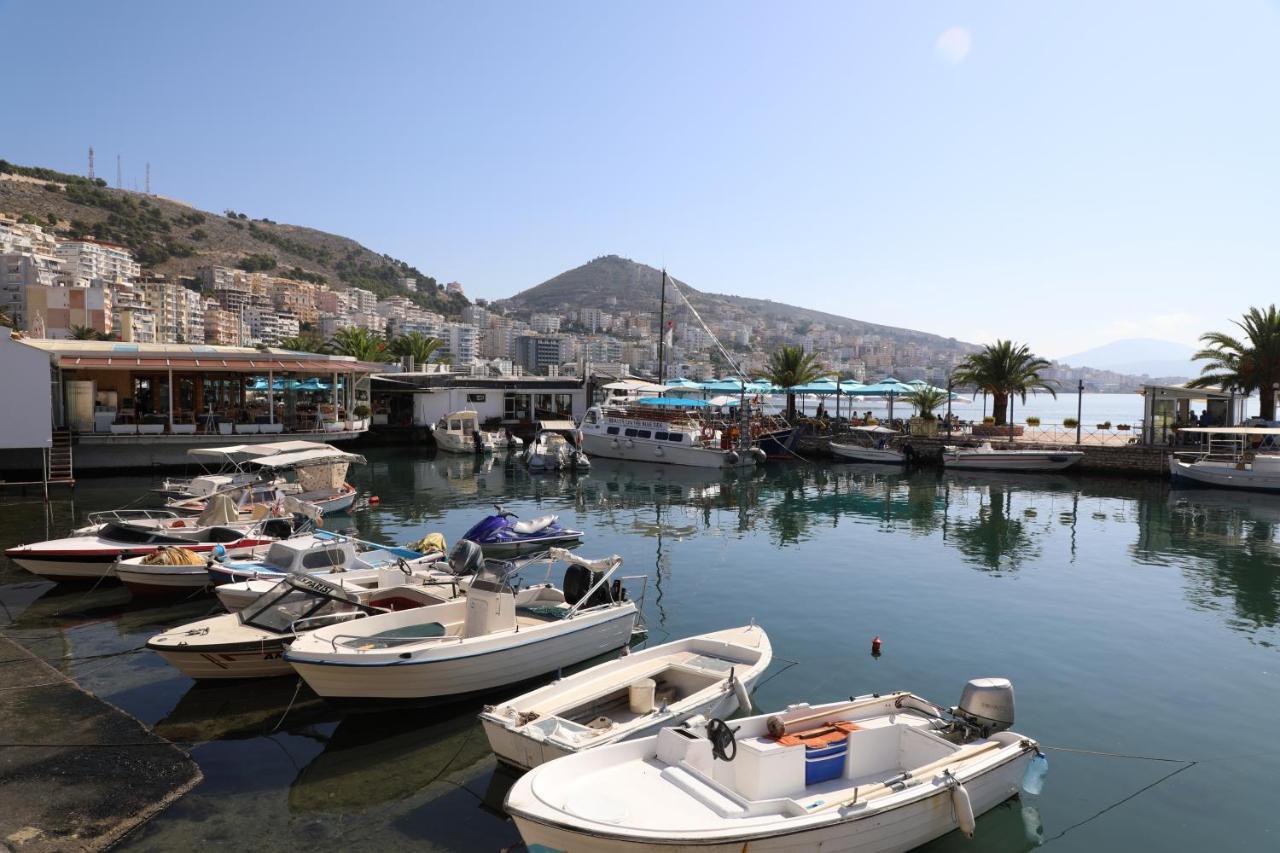 Luxury Seafront Apartments Sarande Bagian luar foto