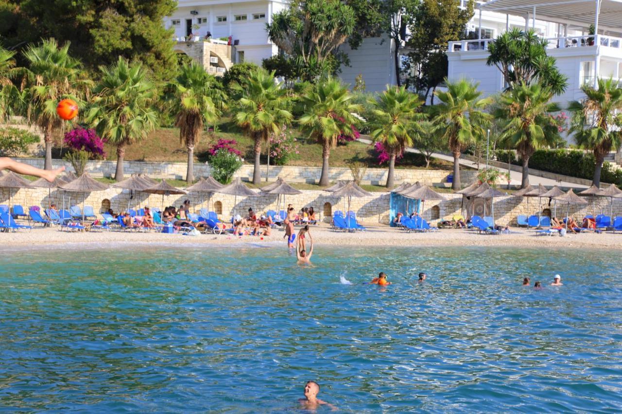 Luxury Seafront Apartments Sarande Bagian luar foto