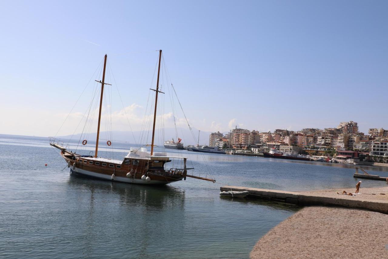 Luxury Seafront Apartments Sarande Bagian luar foto