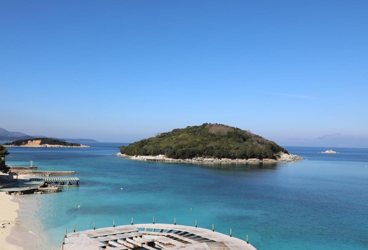 Luxury Seafront Apartments Sarande Bagian luar foto