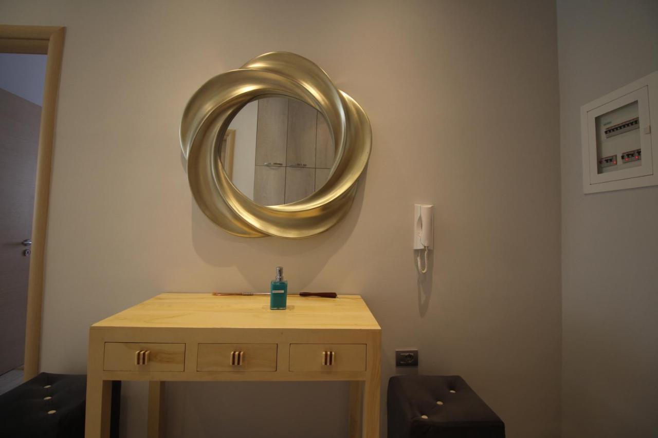 Luxury Seafront Apartments Sarande Bagian luar foto