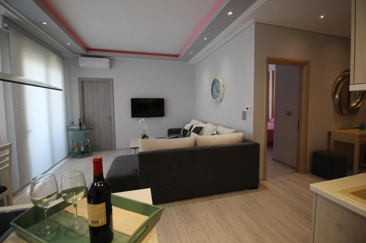 Luxury Seafront Apartments Sarande Bagian luar foto