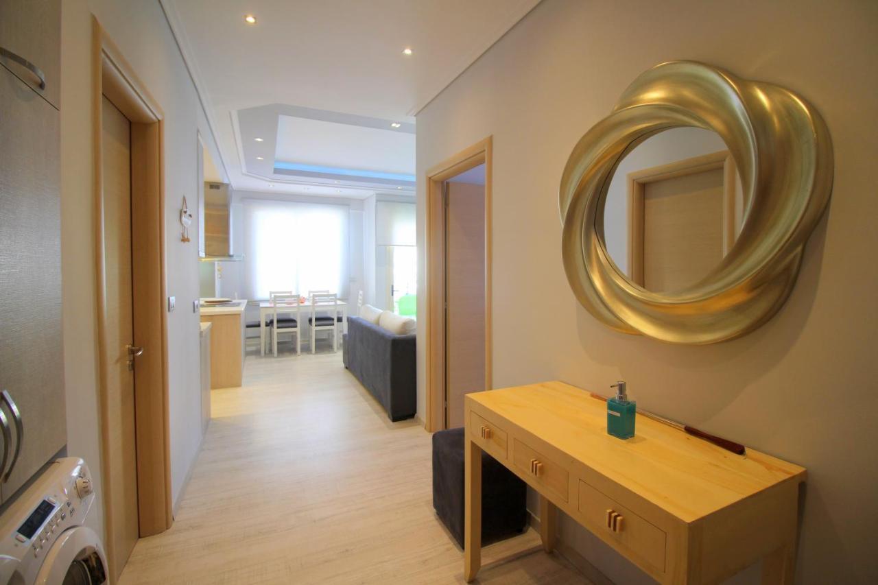 Luxury Seafront Apartments Sarande Bagian luar foto