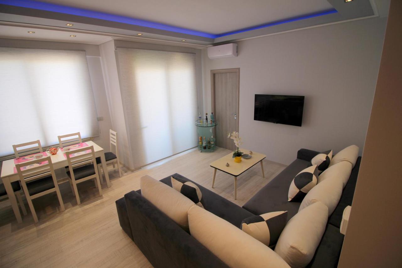 Luxury Seafront Apartments Sarande Bagian luar foto