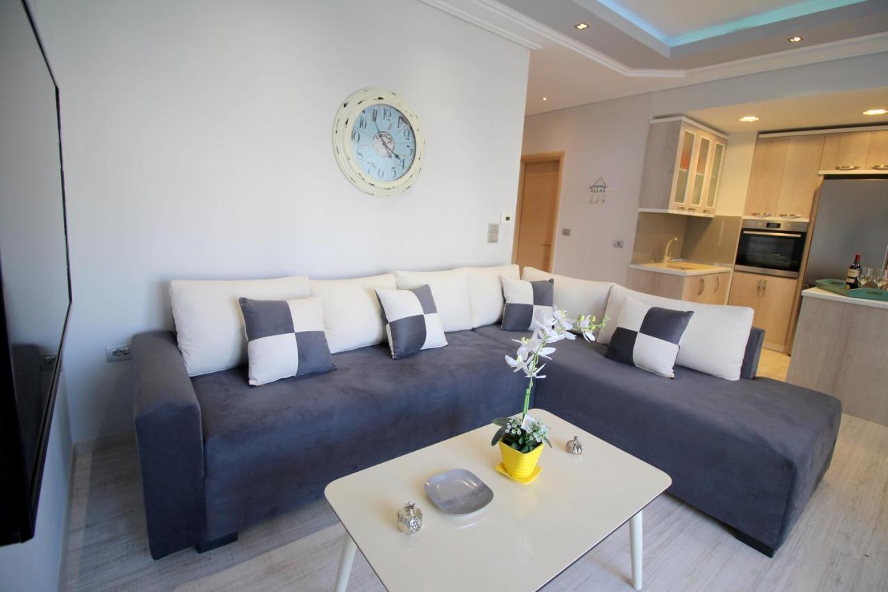 Luxury Seafront Apartments Sarande Bagian luar foto