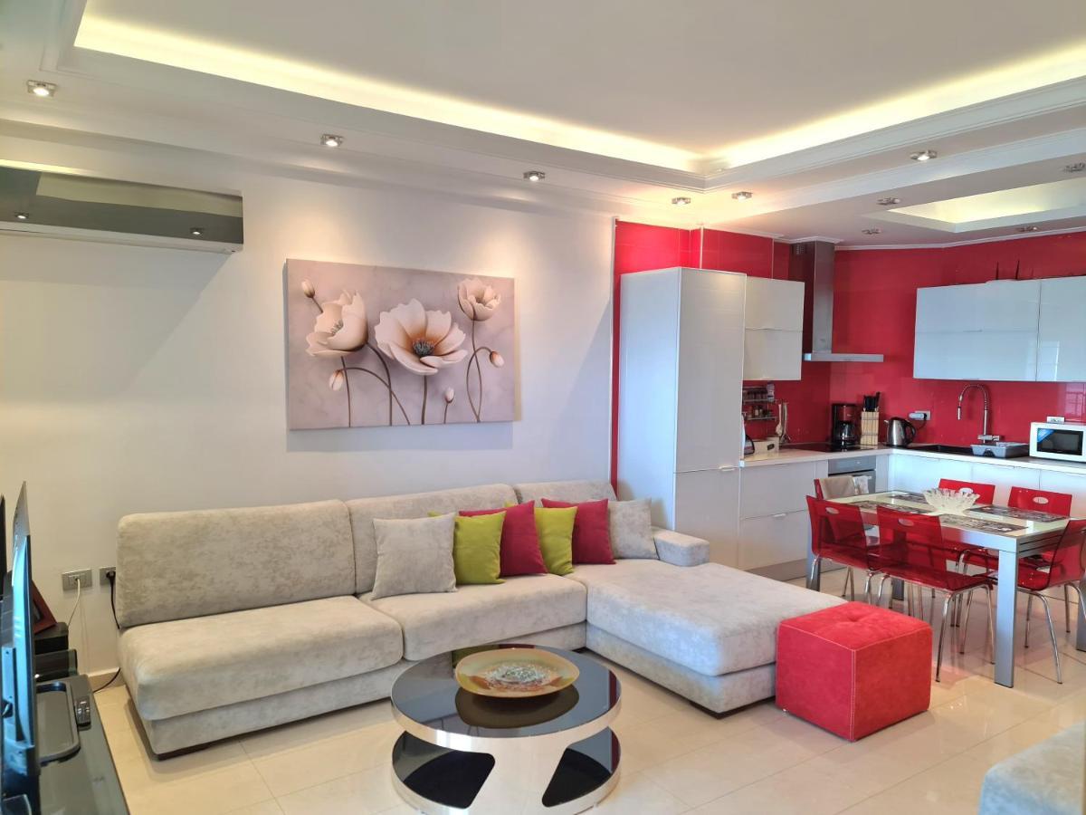 Luxury Seafront Apartments Sarande Bagian luar foto