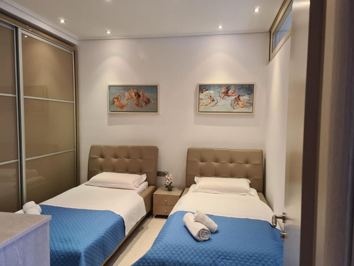 Luxury Seafront Apartments Sarande Bagian luar foto