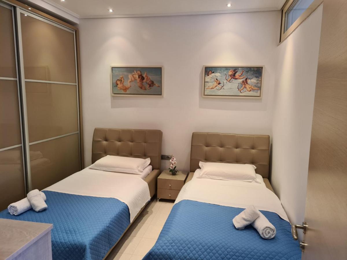 Luxury Seafront Apartments Sarande Bagian luar foto