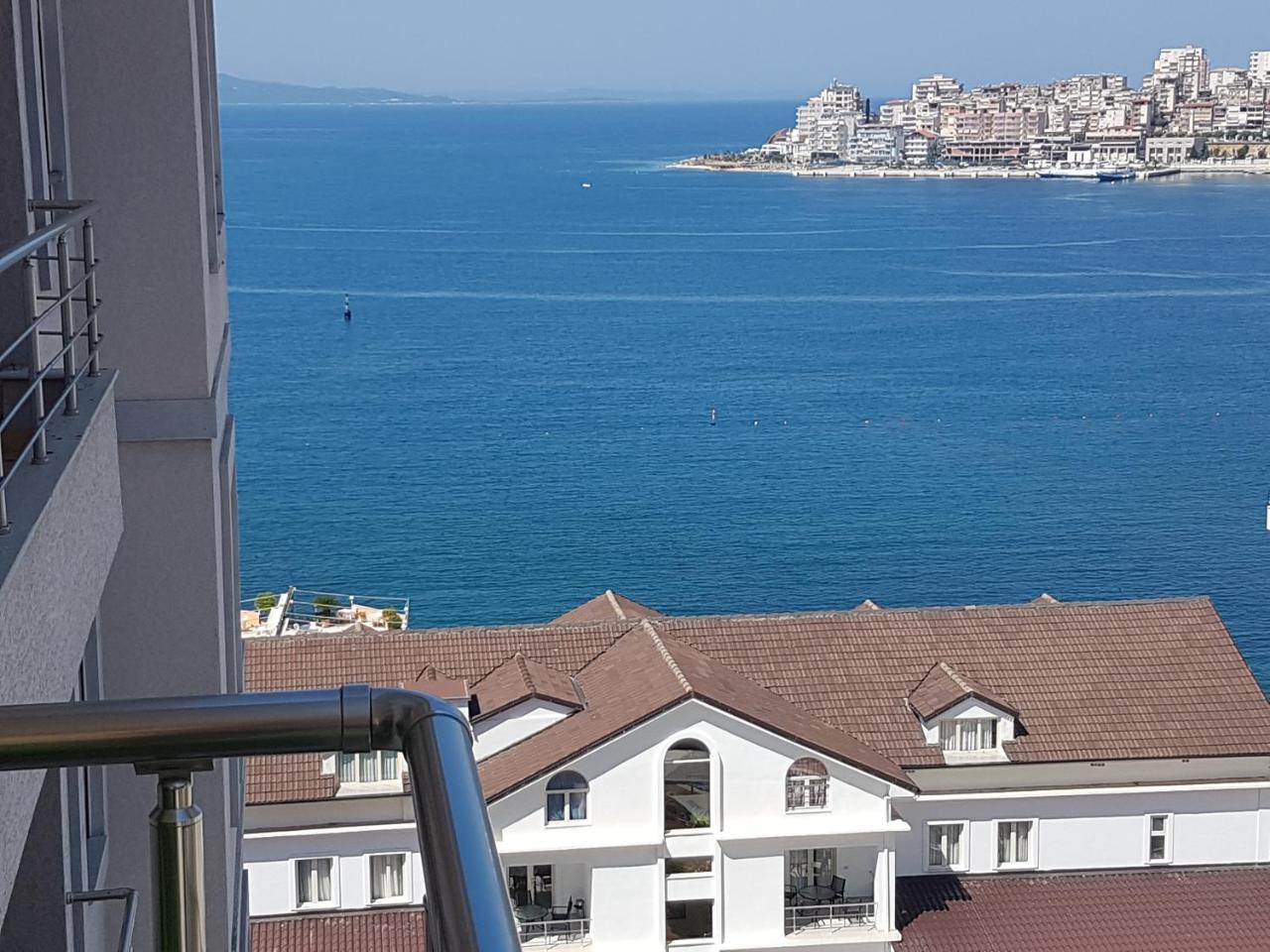 Luxury Seafront Apartments Sarande Bagian luar foto
