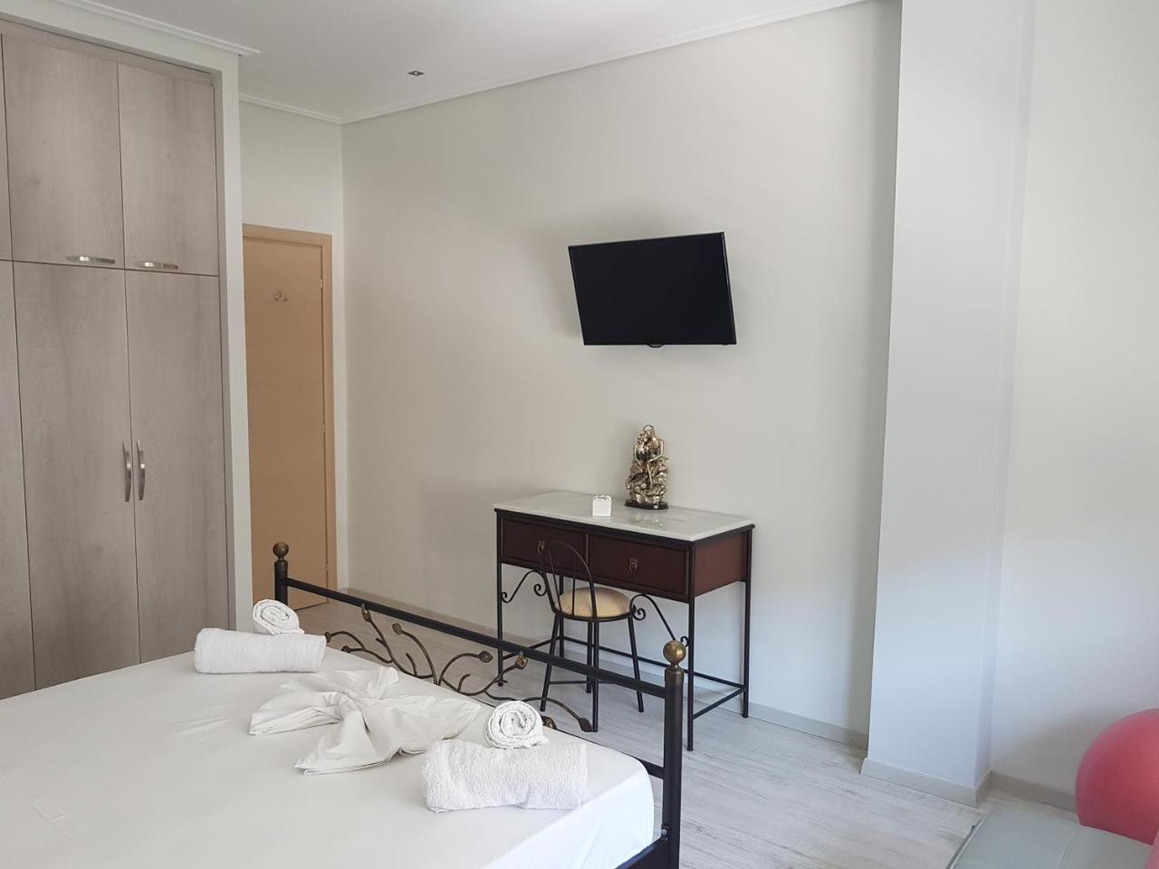 Luxury Seafront Apartments Sarande Bagian luar foto