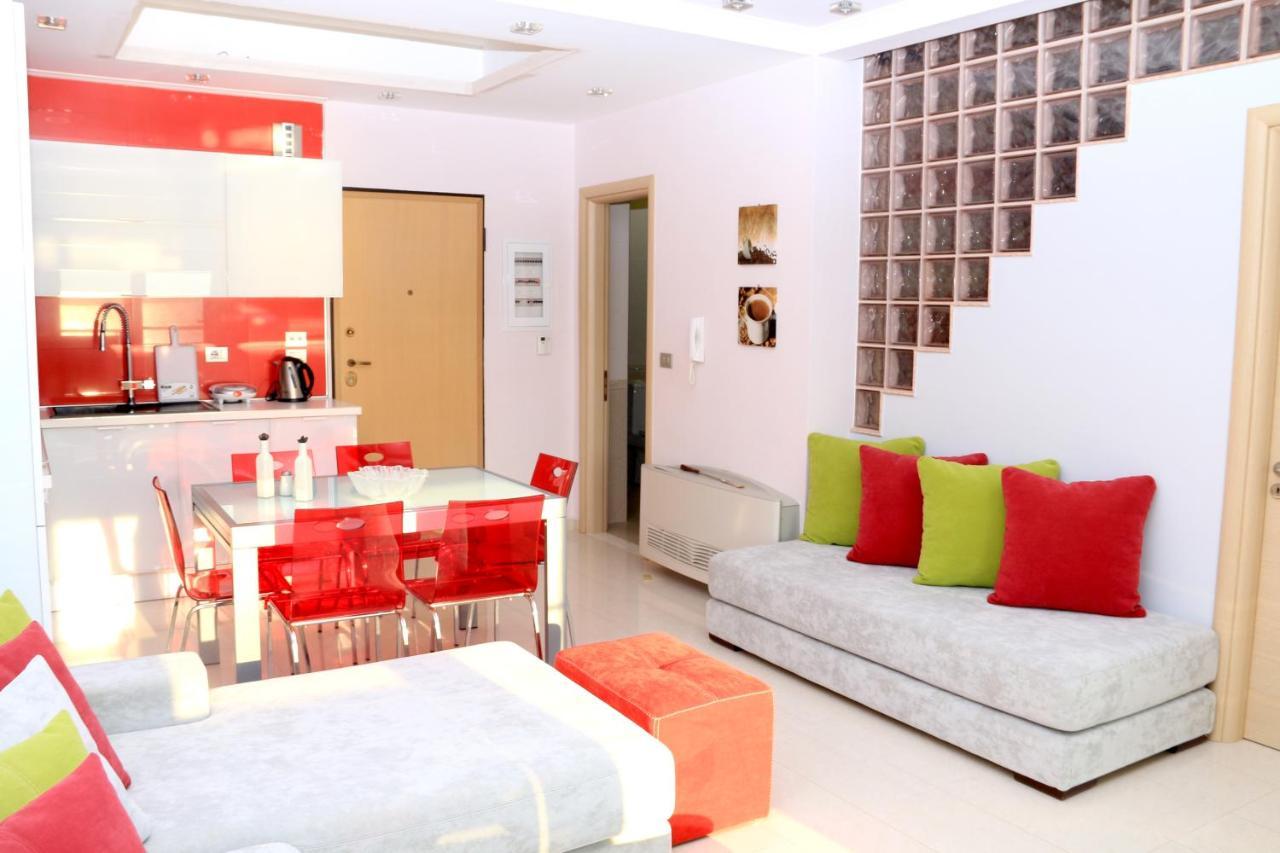 Luxury Seafront Apartments Sarande Bagian luar foto
