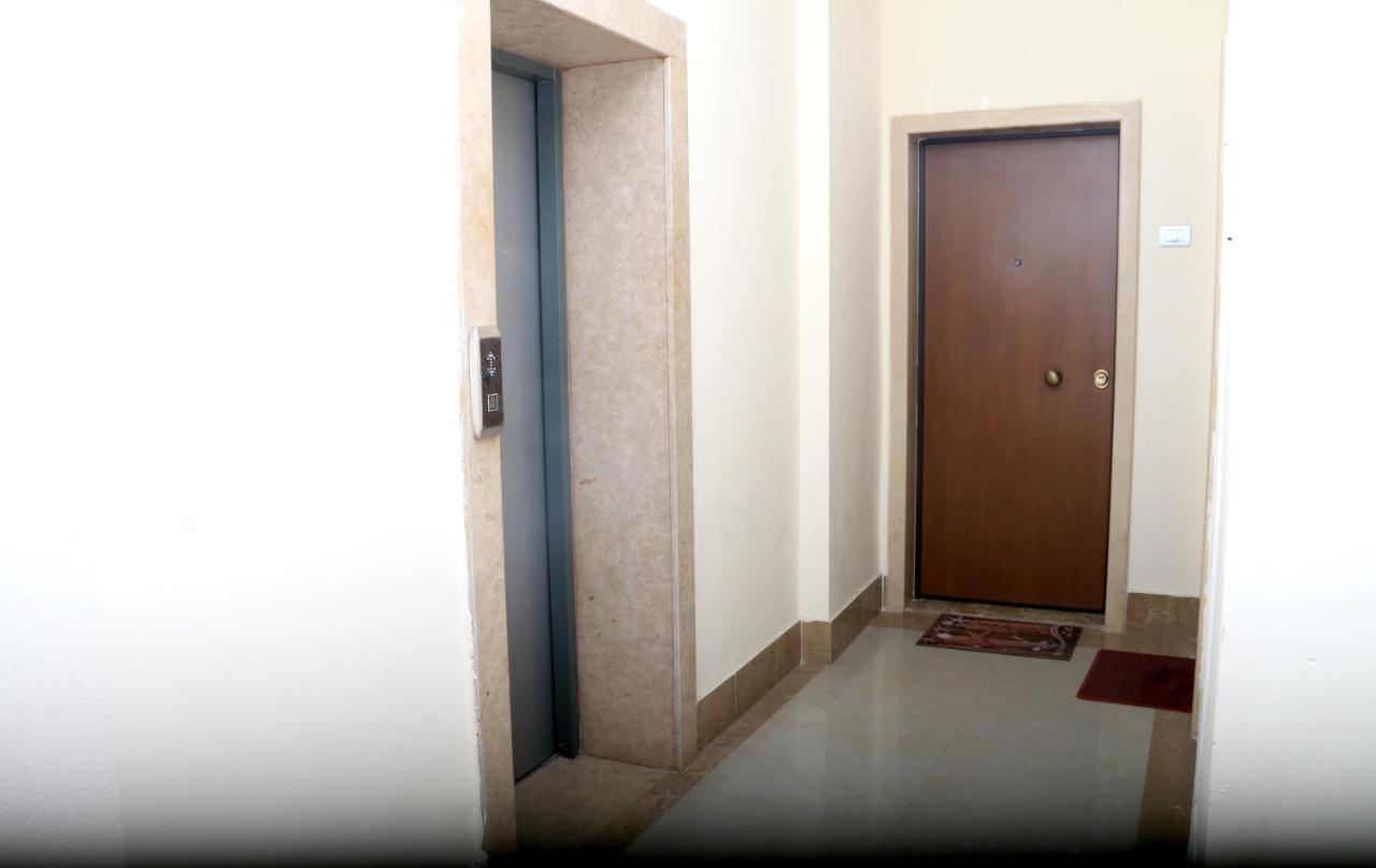 Luxury Seafront Apartments Sarande Bagian luar foto