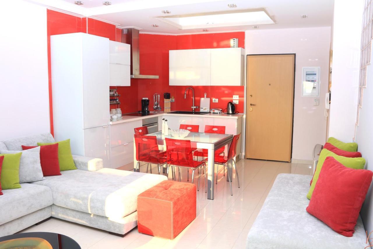 Luxury Seafront Apartments Sarande Bagian luar foto